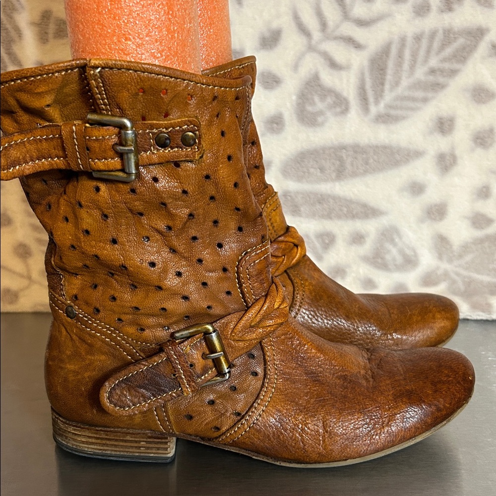 Manas design distressed, leather, short boots with buckle embellishments  38